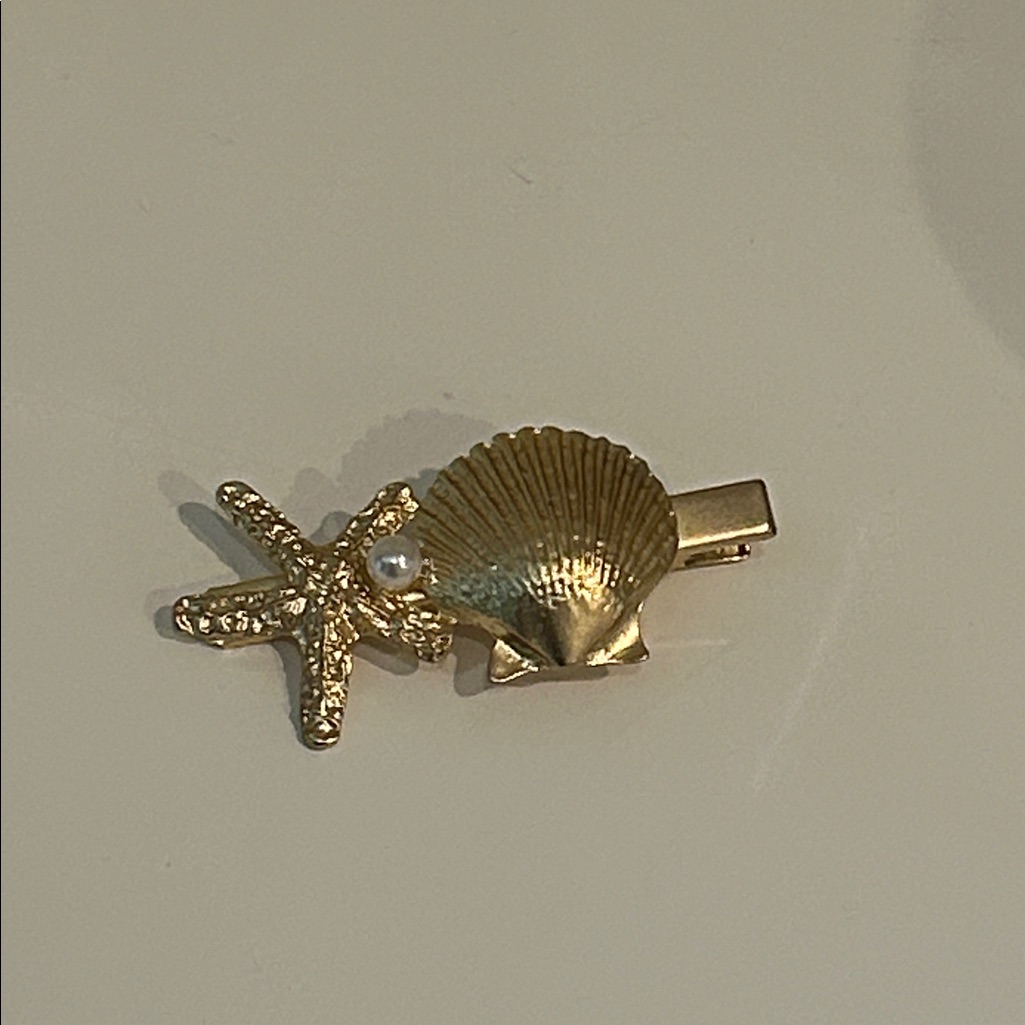 Neiman Marcus Gold Starfish Pearl Under The Sea Shell Hair Clip